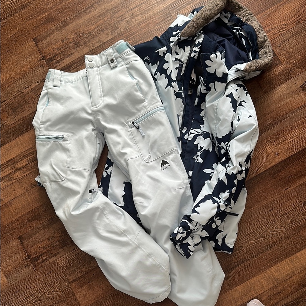 Burton Floral blue Ski Jacket and light blue  Snow Pants Set girls size medium